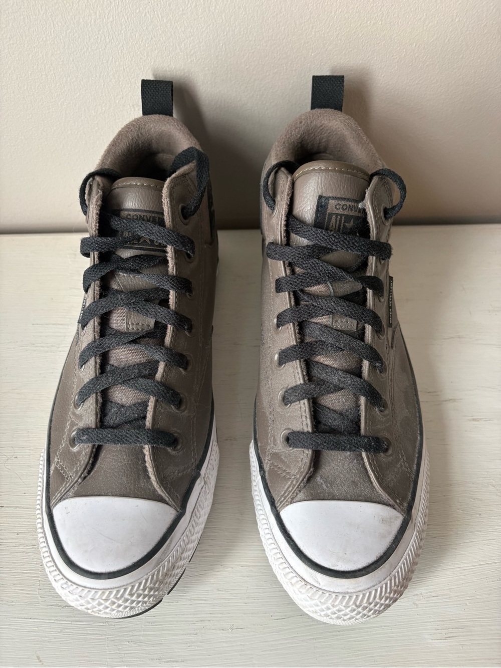 Converse Low-Top Sneakers in Taupe and Black